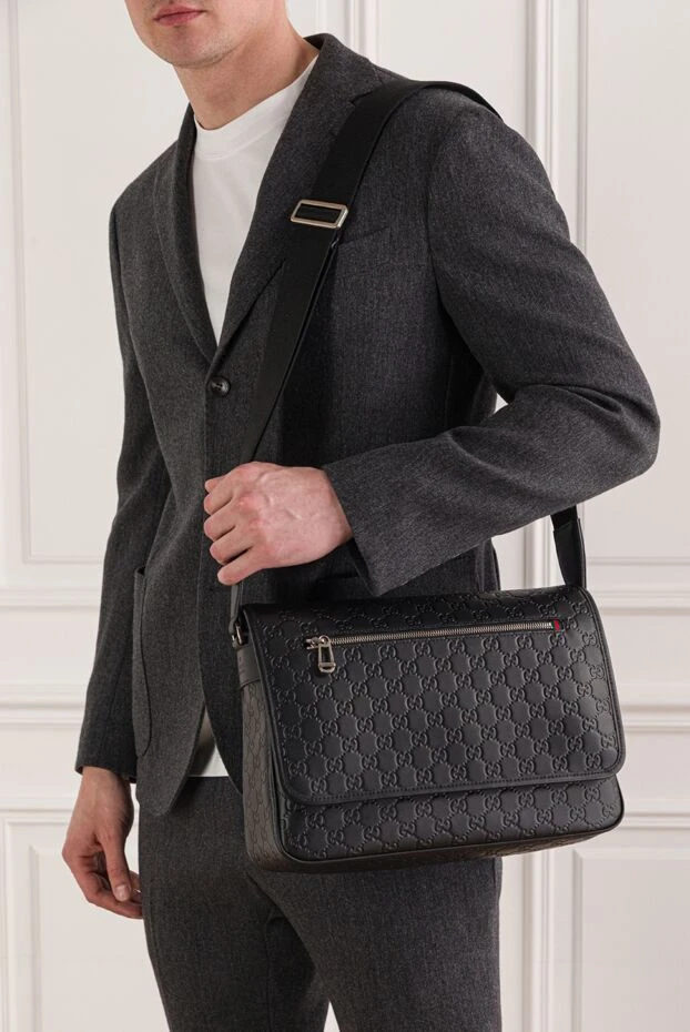 Gucci сумка через плече середнього розміру gg emblem чорного кольору 192761 - фото 2