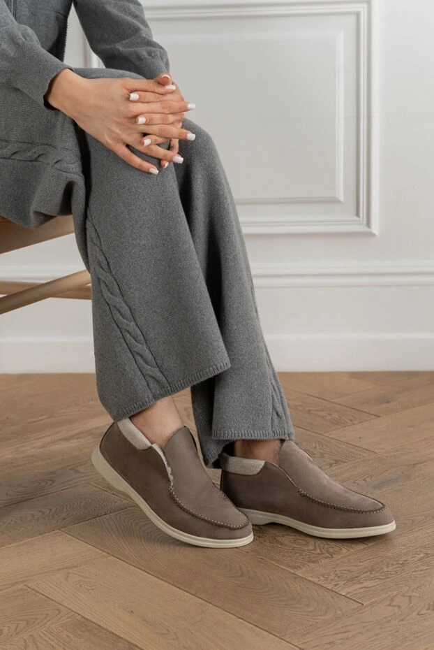 Beige suede loafers with natural fur lining - photo 2