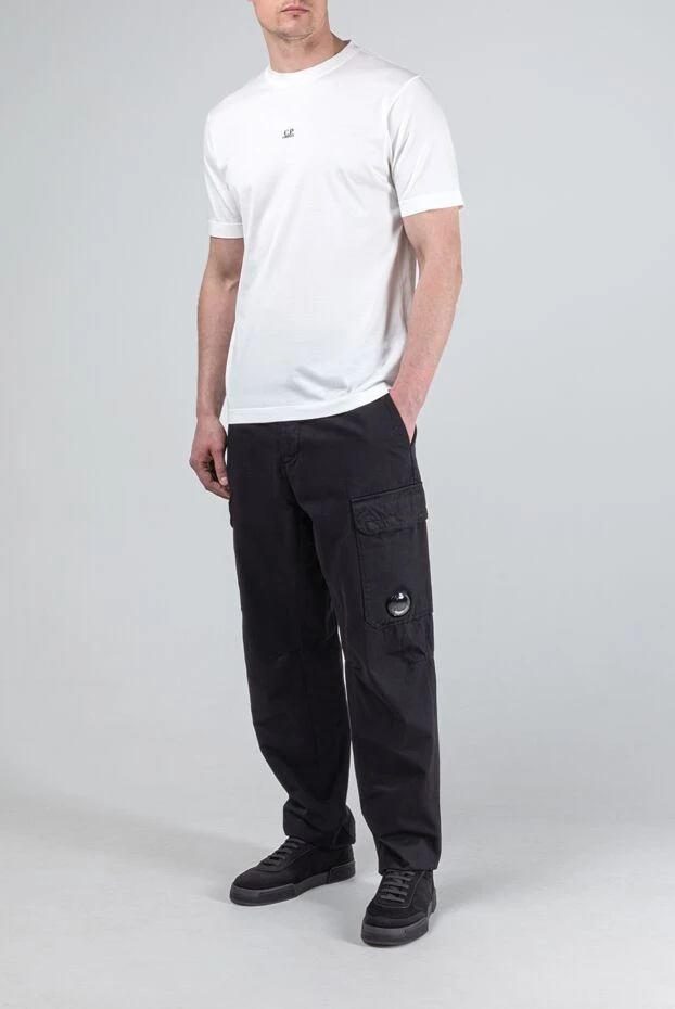 Брюки карго в черном цвете с фирменной линзой на боковом кармане - фото 2