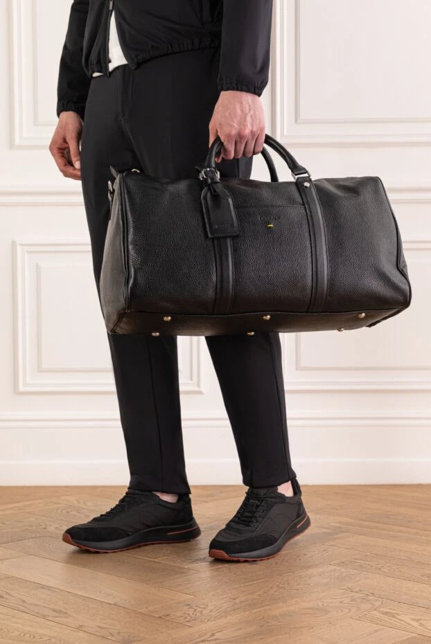 Men's travel bag in elegant black grained leather - photo 2
