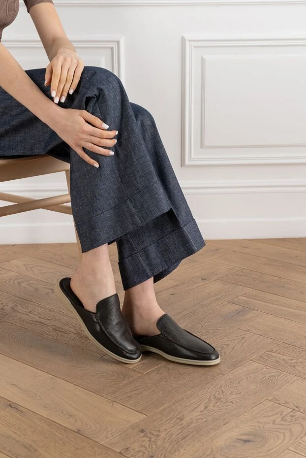 Cesare di Napoli women's brown grained leather mules 193495 - photo 2