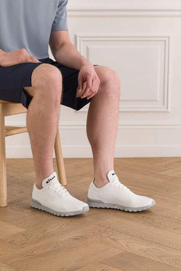 Kiton белые мужские кроссовки из трикотажа с контрастной серой подошвой 193549 - фото 2