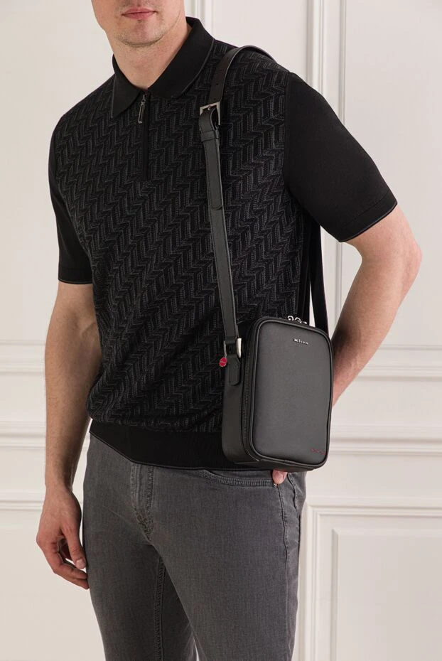 Kiton черная кожаная сумка-мессенджер с металлическим логотипом. 193557 - фото 2