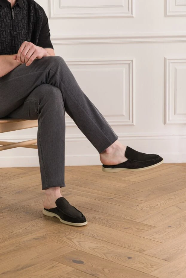 Чоловічі мюлі із чорної замші на світлій підошві - фото 2