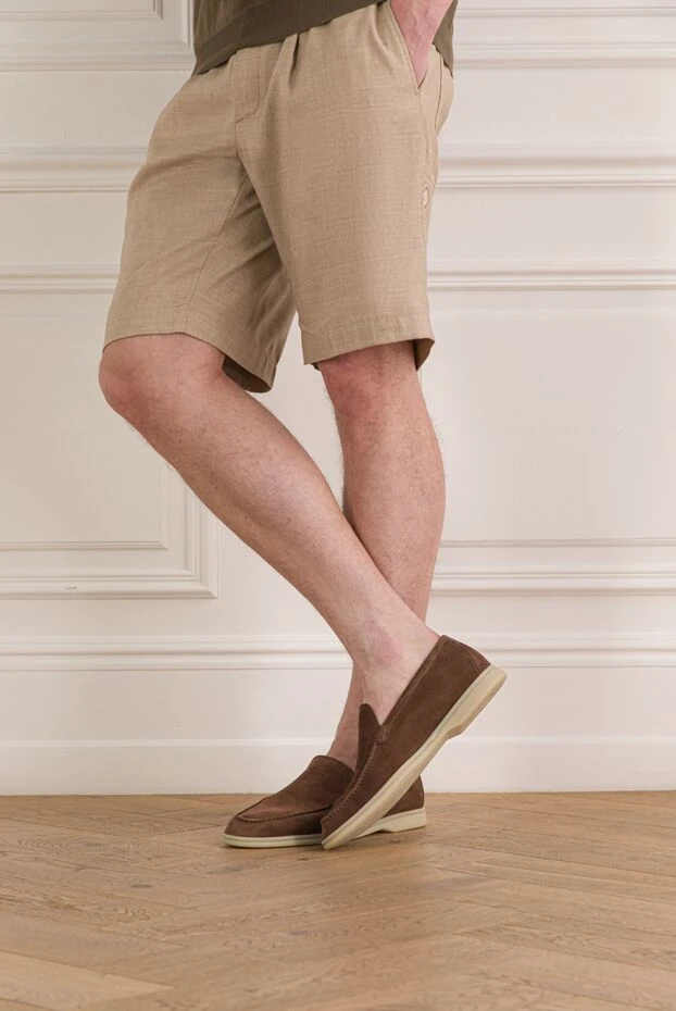 Коричневые мужские лоферы из натуральной замши со светлой гибкой подошвой - фото 2