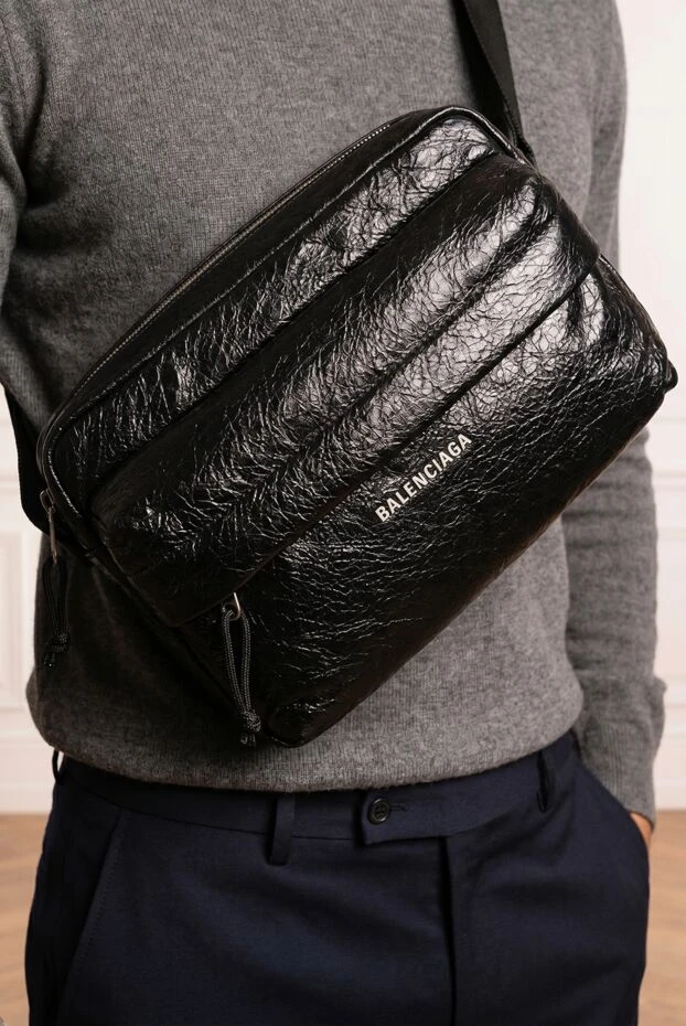 Balenciaga men's puffer crossbody bag with quilted texture 193924 - photo 3