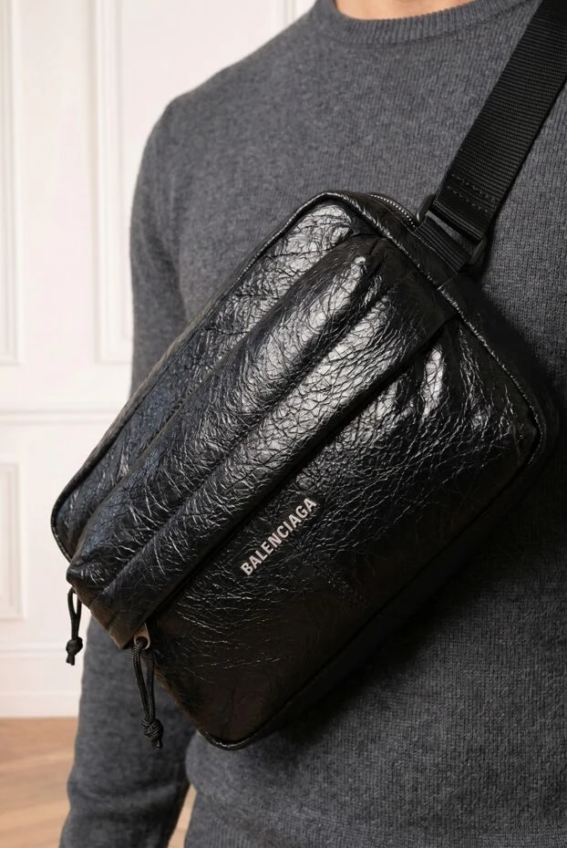 Balenciaga men's puffer crossbody bag with quilted texture 193924 - photo 2
