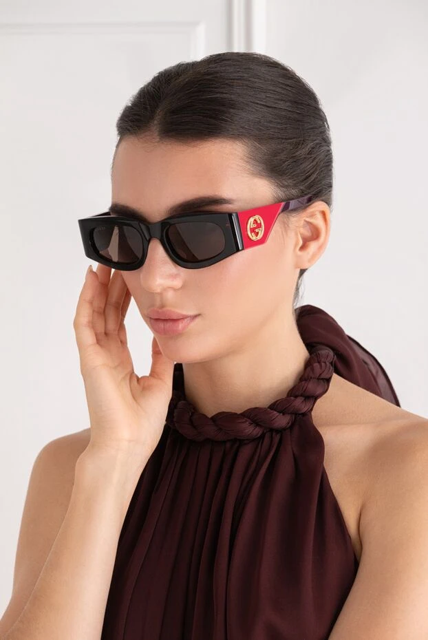 Gucci rectangular tortoiseshell sunglasses with contrasting burgundy temples and gold logo 194897 - photo 2
