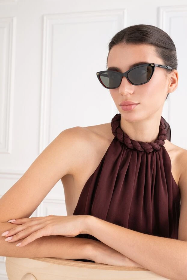 Gucci women's cat-eye glasses with black and red frames and emerald lenses 194900 - photo 2