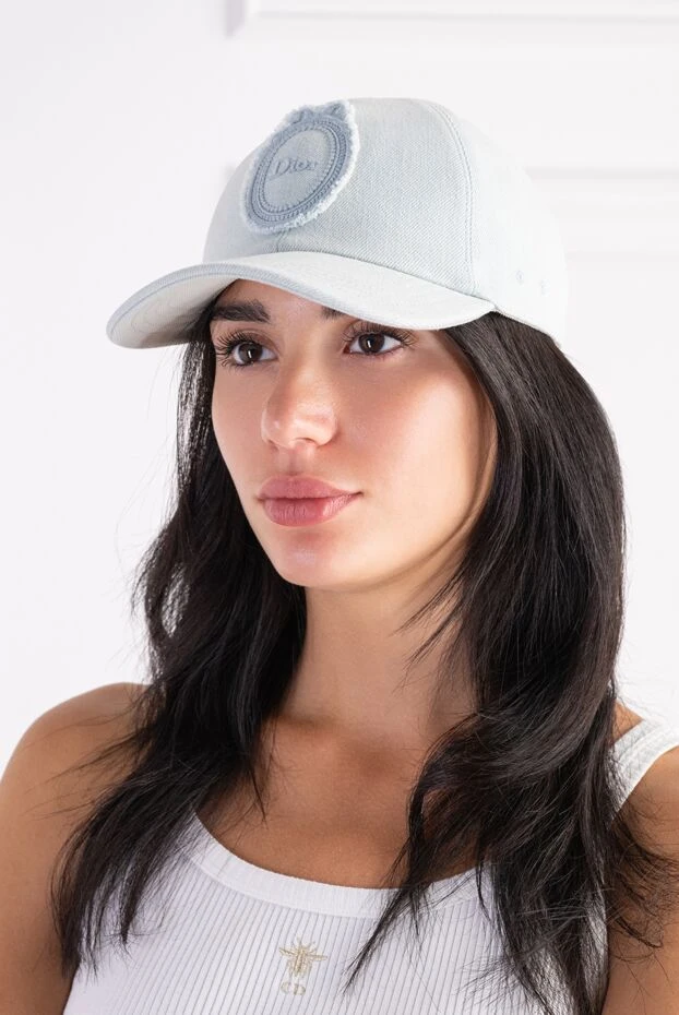 Dior women's light blue denim baseball cap with a large embroidered medallion 197486 - photo 2