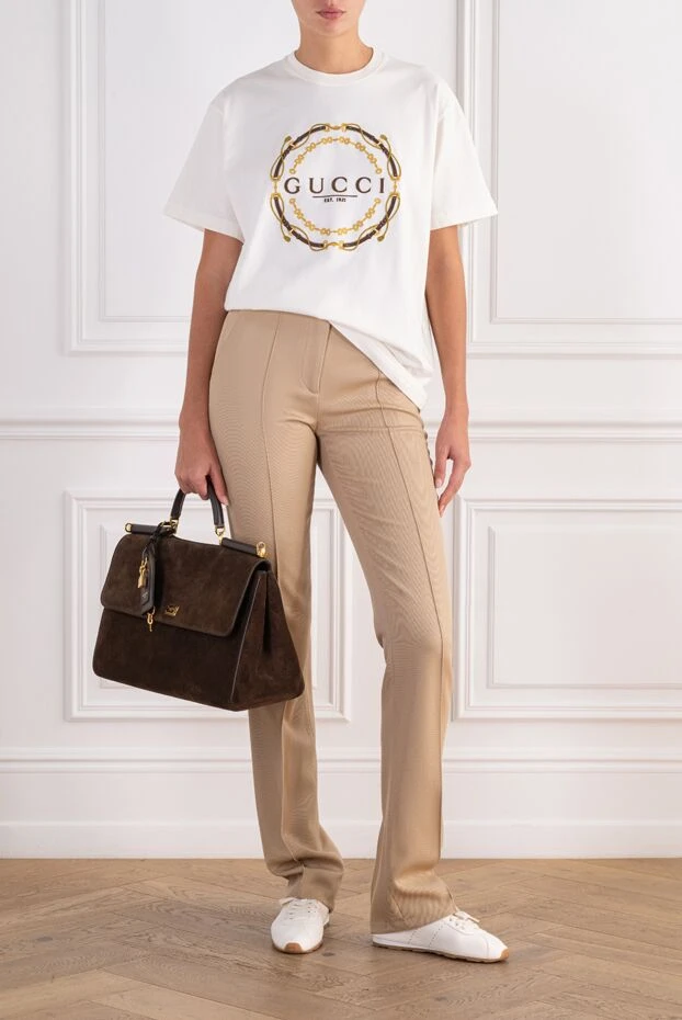Gucci жіноча біла бавовняна футболка з круглим рельєфним принтом-логотипом. 197638 - фото 2