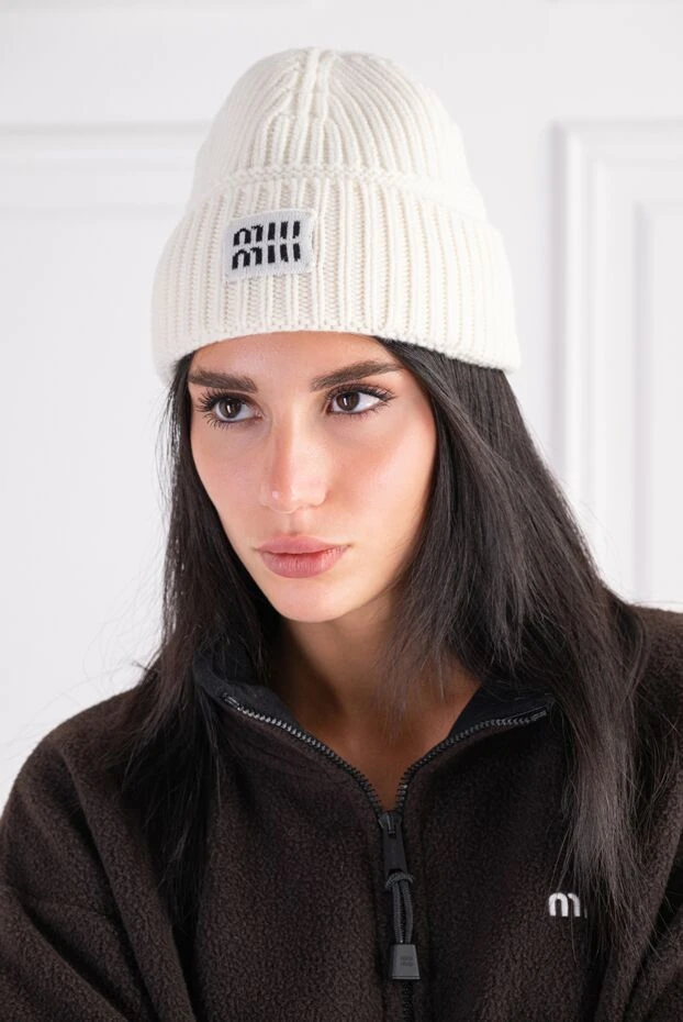 Miu Miu white knitted wool and cashmere beanie hat with branded patch 197746 - photo 2