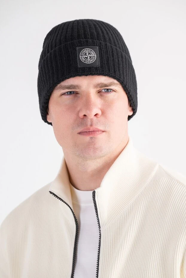 Stone Island чорна трикотажна шапка в рубчик з нашивкою з логотипом compass 197754 - фото 2