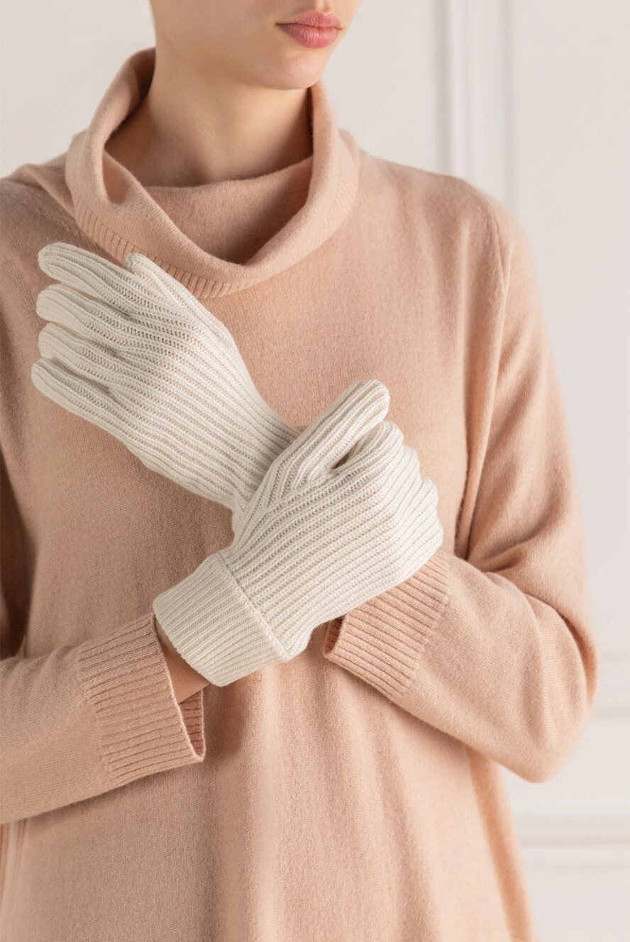 Malo женские перчатки из кашемира белые женские купить с ценами и фото 144213 - фото 2
