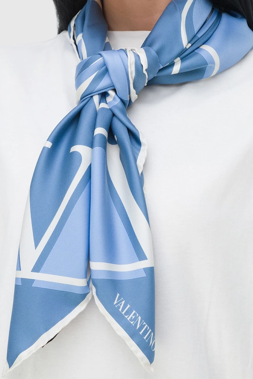 Valentino женские платок из шелка голубая женский купить с ценами и фото 162171 - фото 2