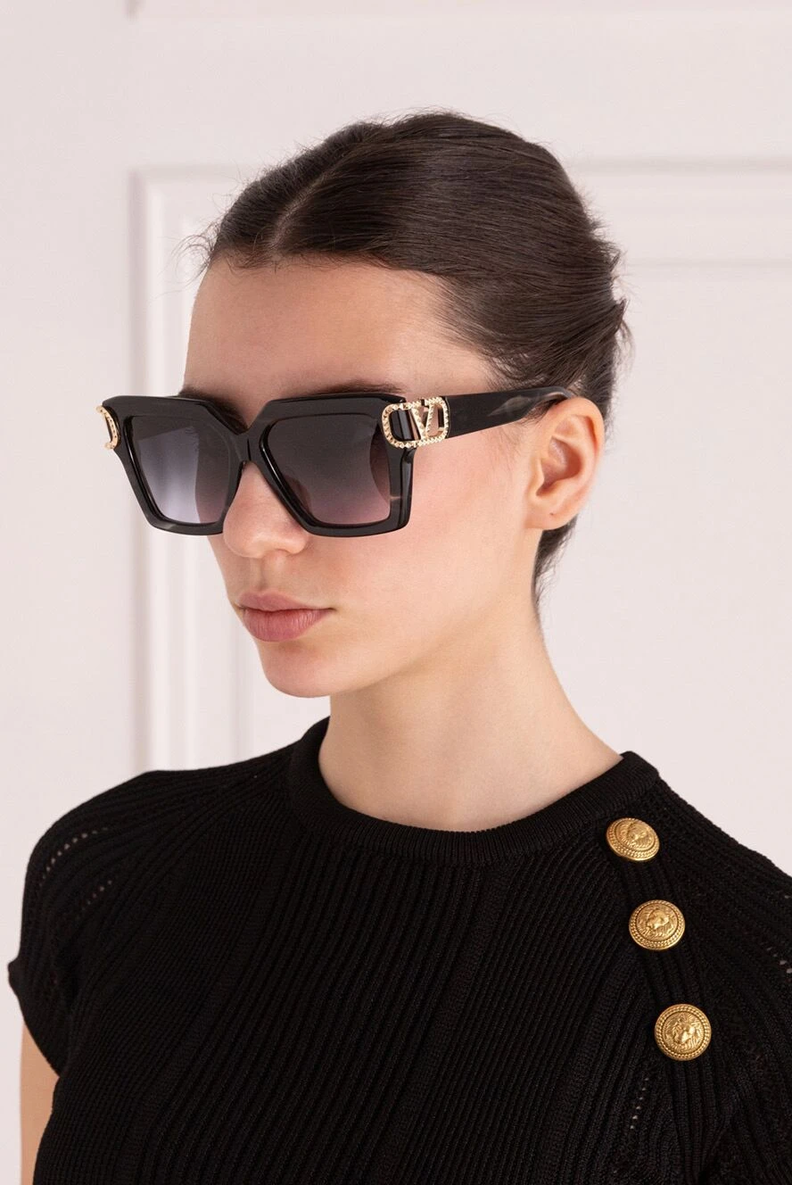 Valentino жіночі сонцезахисні окуляри чорні жіночі купити фото з цінами 174921