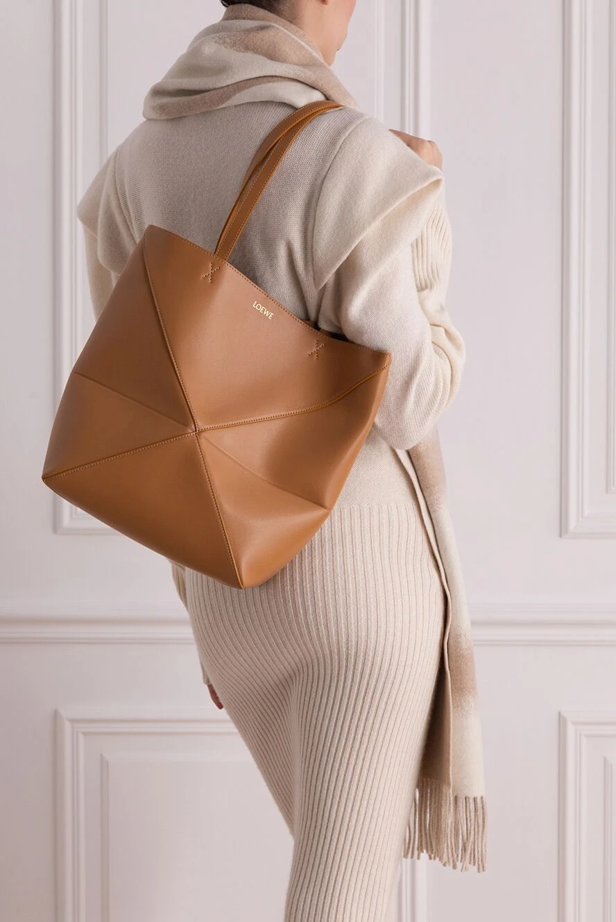 Loewe жіночі сумка повсякденна зі шкіри жіноча бежева купити фото з цінами 176507