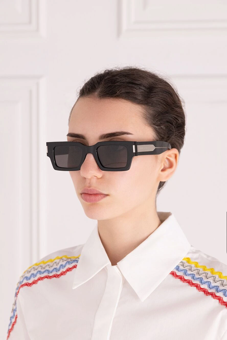 Saint Laurent жіночі окуляри сонцезахисні із пластику чорні купити фото з цінами 178400