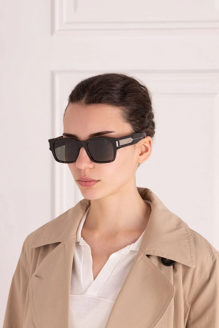 Saint Laurent женские очки солнцезащитные из пластика коричневые купить с ценами и фото 178401 - фото 2