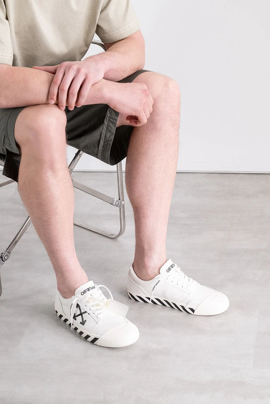 Off-White кроссовки vulcanized undercut белого цвета с фирменными диагональными полосами 194265 - фото 1