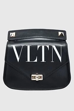 Valentino сумка жіноча чорна шкіряна з білим логотипом та клапаном із застібкою 142908 - фото 1